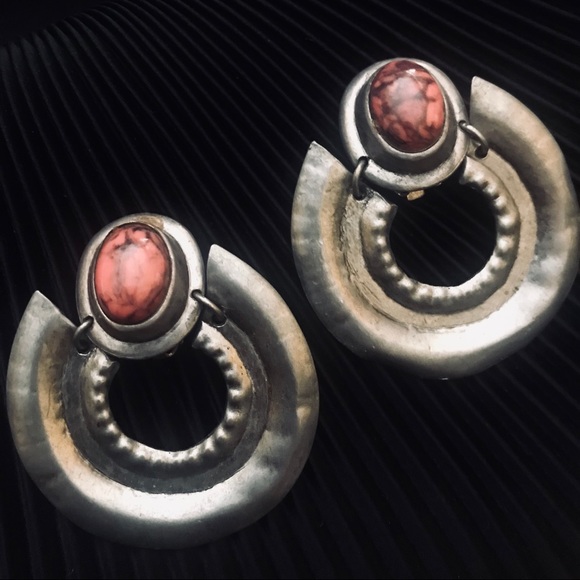 Gallery Artisan Red Coral Clip Earrings Vintage - Picture 1 of 3